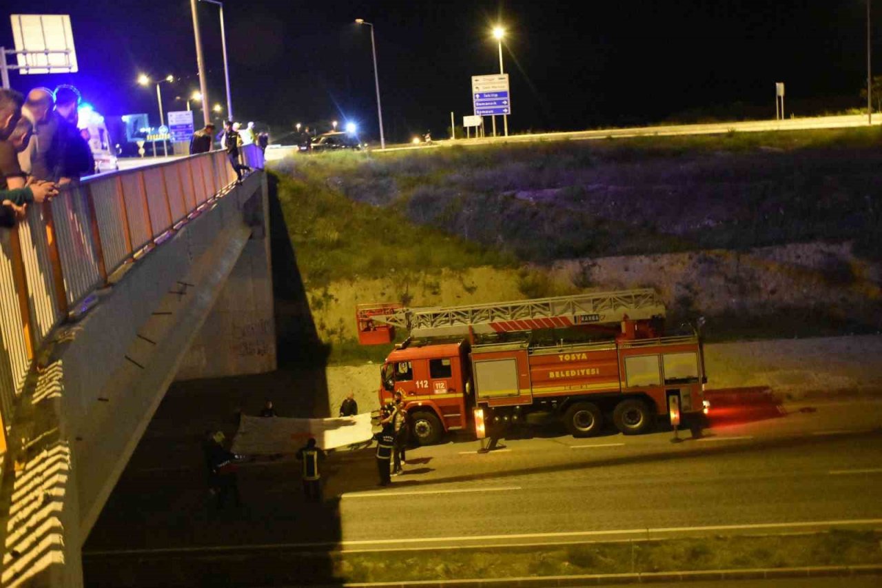 İntihara kalkışan genç D100’ü trafiğe kapattı