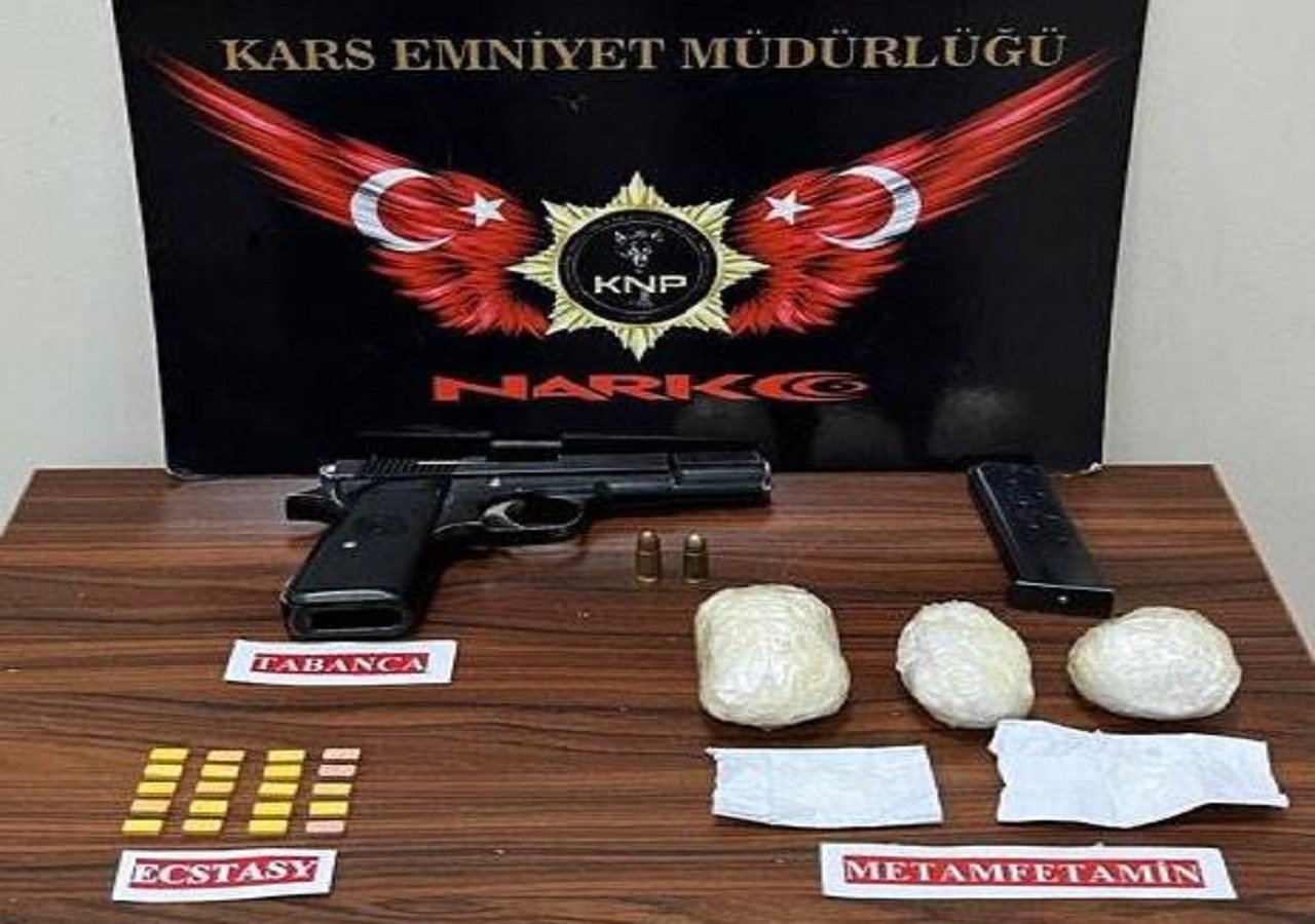 Kars’ta uyuşturucu, narkotik köpeği Daxo’ya takıldı