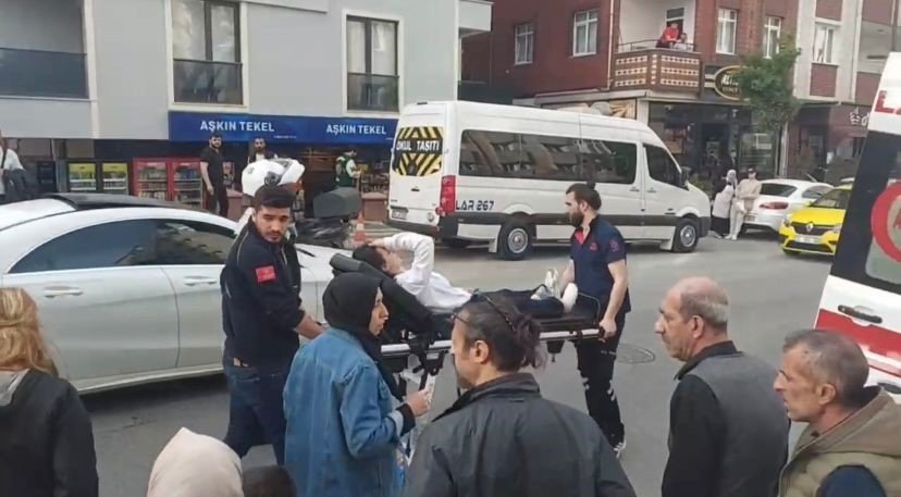 Ümraniye’de otomobilin yayaya çarptığı anlar kamerada