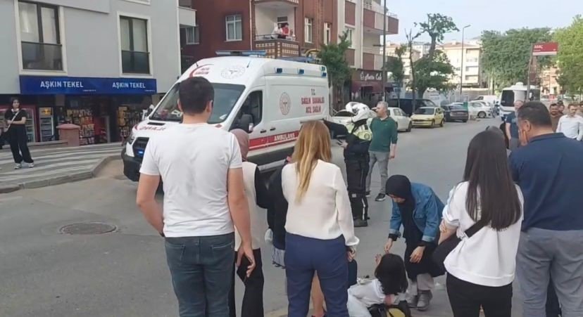 Ümraniye’de otomobilin yayaya çarptığı anlar kamerada