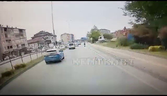 Kdz. Ereğli’de hatalı dönüş kaza getirdi, o anlar kameraya yansıdı