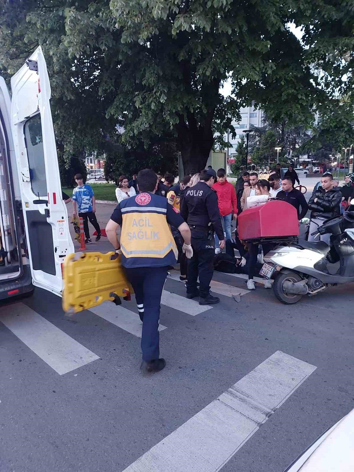 Zonguldak‘ta otomobil motorlu kuryeye çarptı