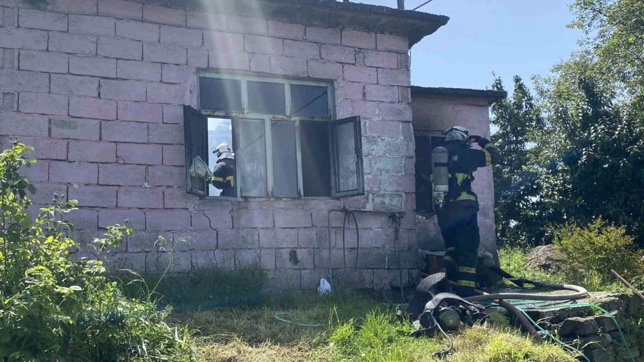 Evde yangın çıktı, 92 yaşındaki kadın canını zor kurtardı