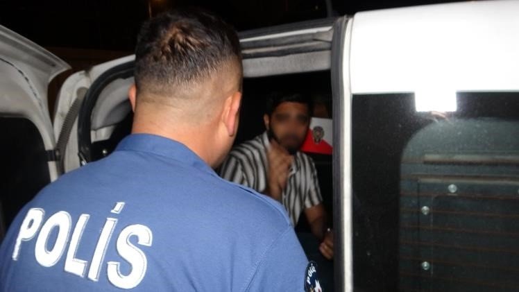 Adana’da polis ve bekçiler el bombasıyla eylem yapacak PKK’lı teröristi yakaladı