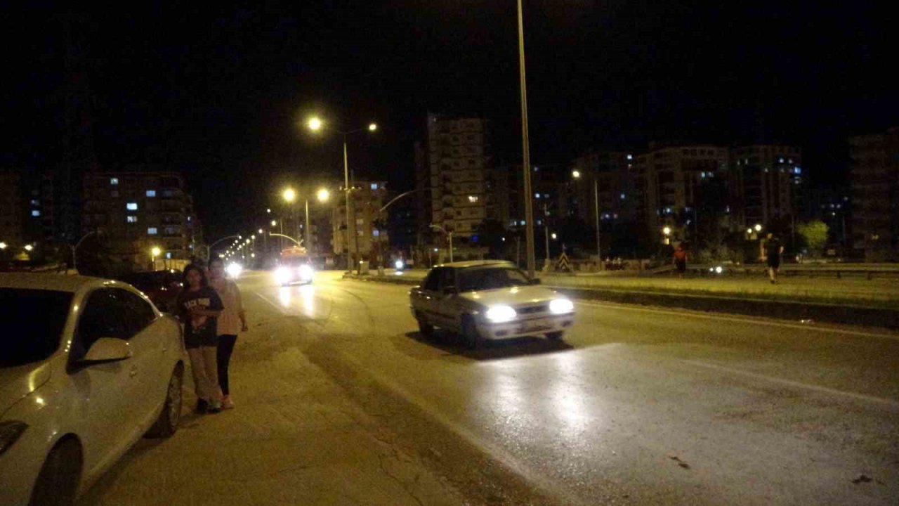 Otomobil market duvarına daldı: 5 yaralı