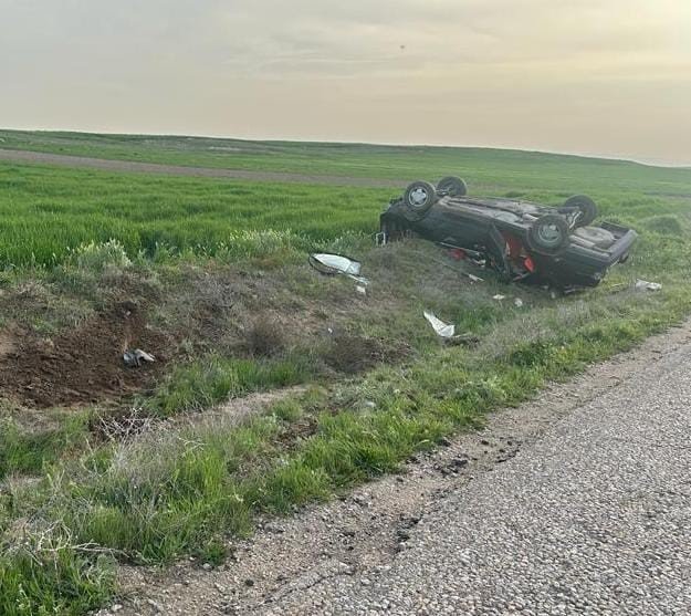 Takla atan otomobilde 2 kişi yaralandı