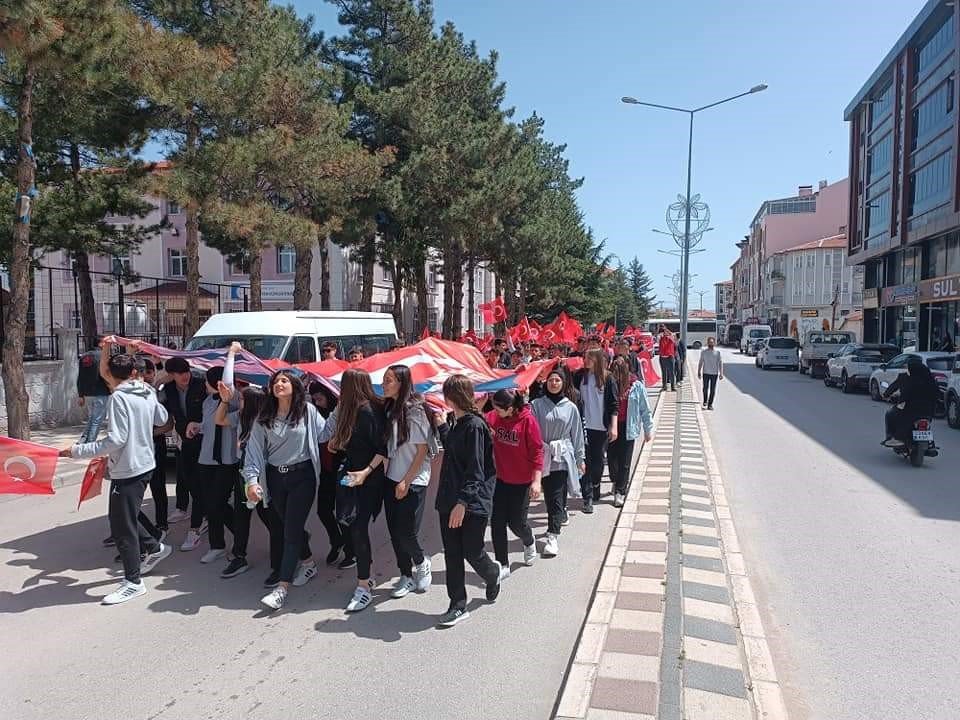 Şuhut’ta ‘Gençlik Yürüyüşü’