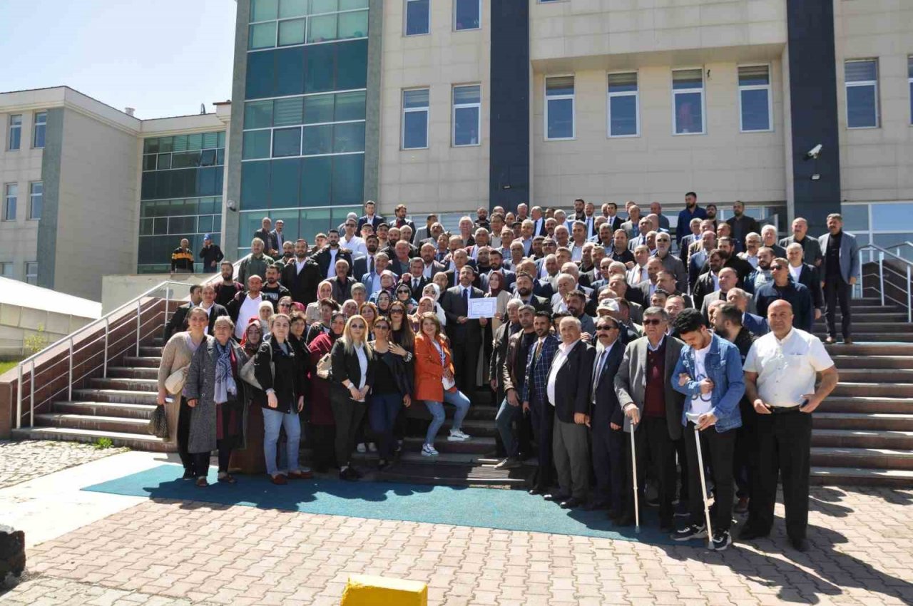 AK Parti Kars Milletvekili Adem Çalkın, mazbatasını aldı