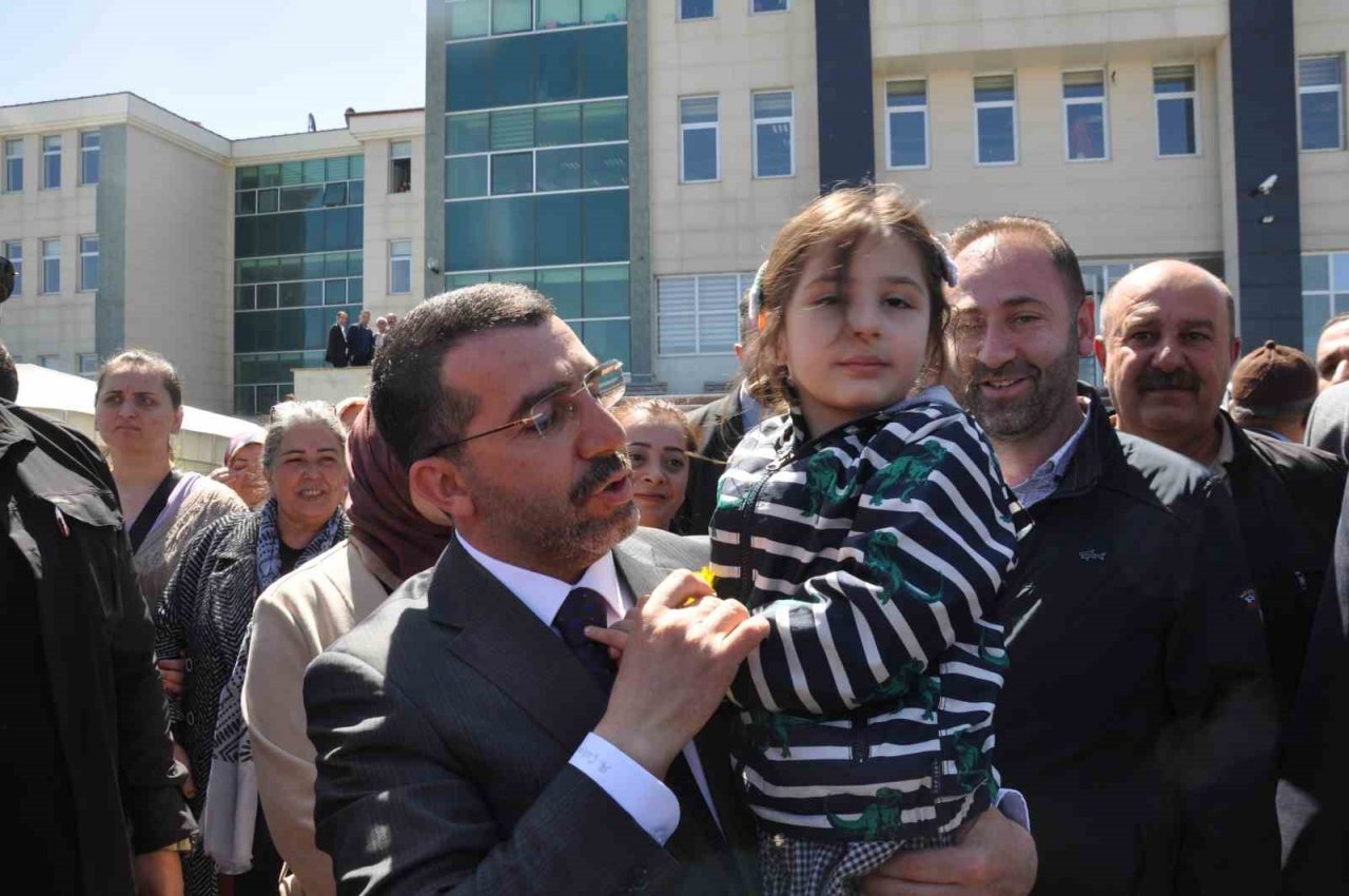 AK Parti Kars Milletvekili Adem Çalkın, mazbatasını aldı