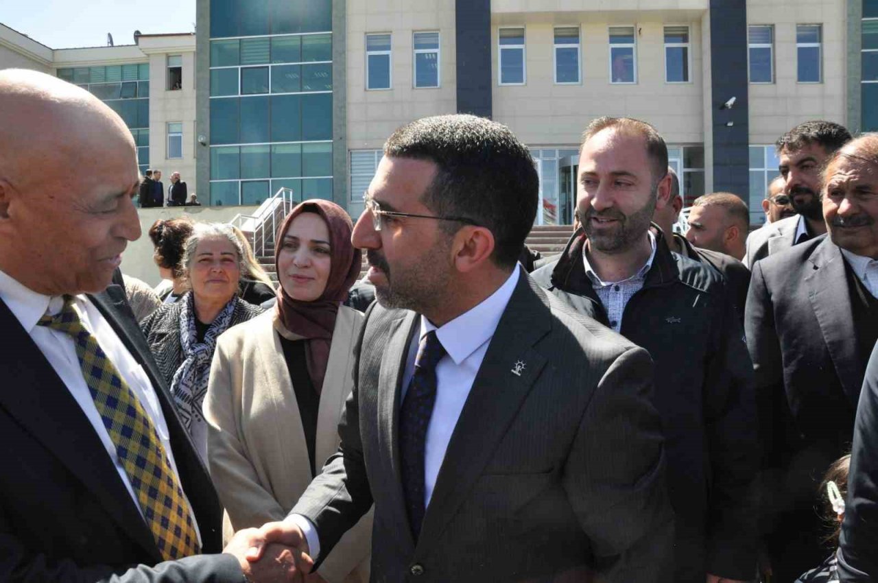 AK Parti Kars Milletvekili Adem Çalkın, mazbatasını aldı