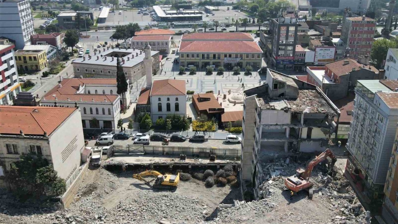 Belediye binasında yıkım çalışmalarında sona gelindi