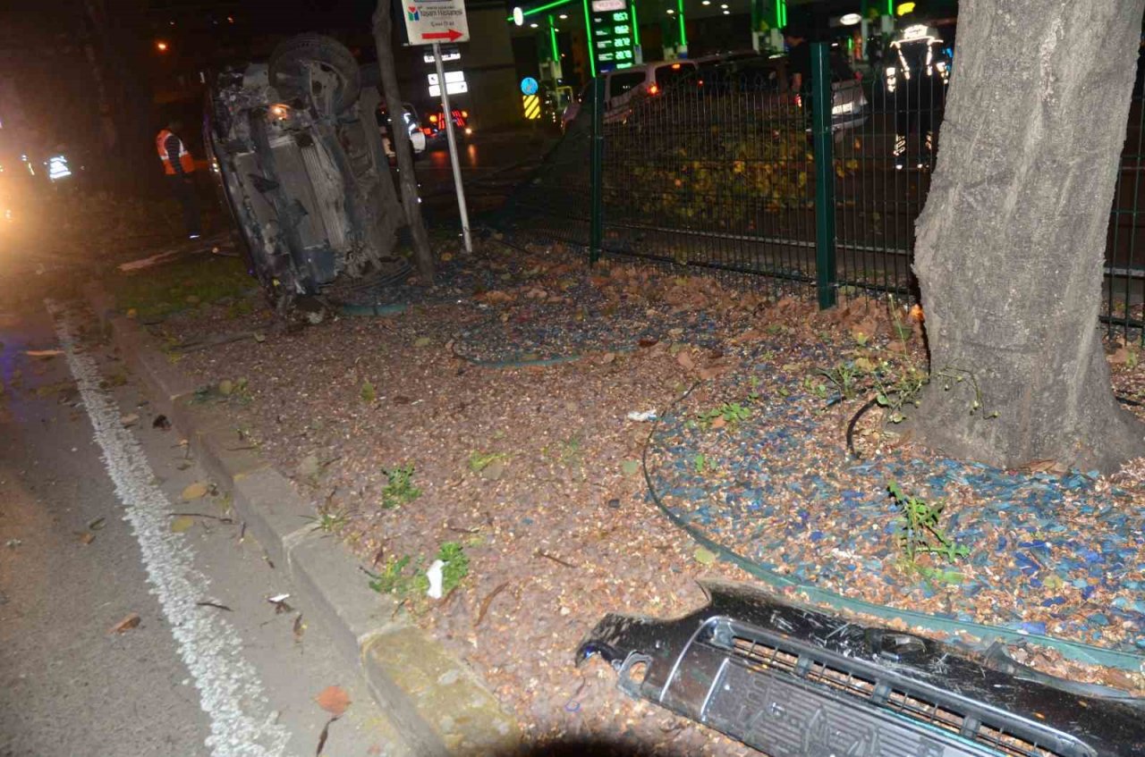 Antalya’da refüje çıkan otomobil takla attı: 3 yaralı