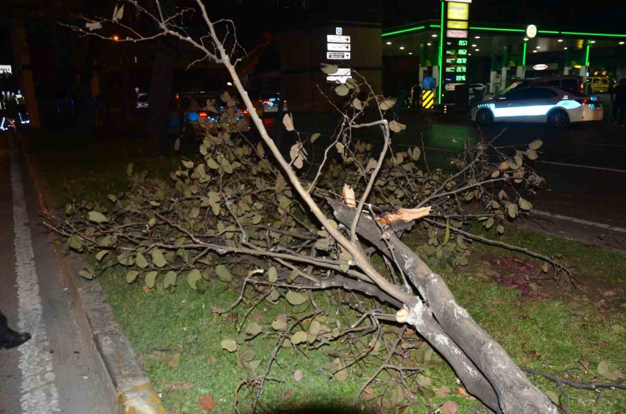 Antalya’da refüje çıkan otomobil takla attı: 3 yaralı