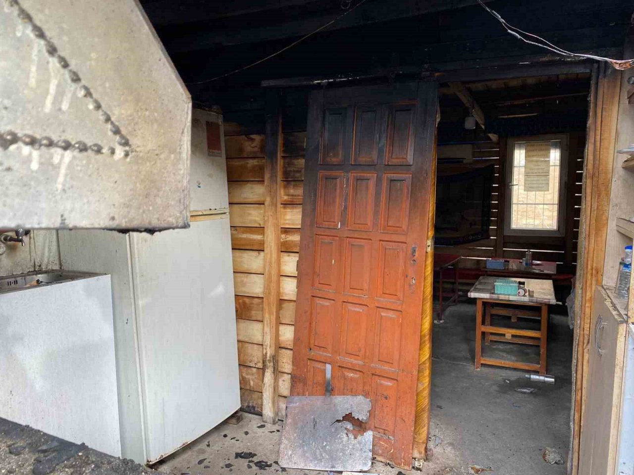 Yangında kokoreç dükkanı kullanılamaz hale geldi