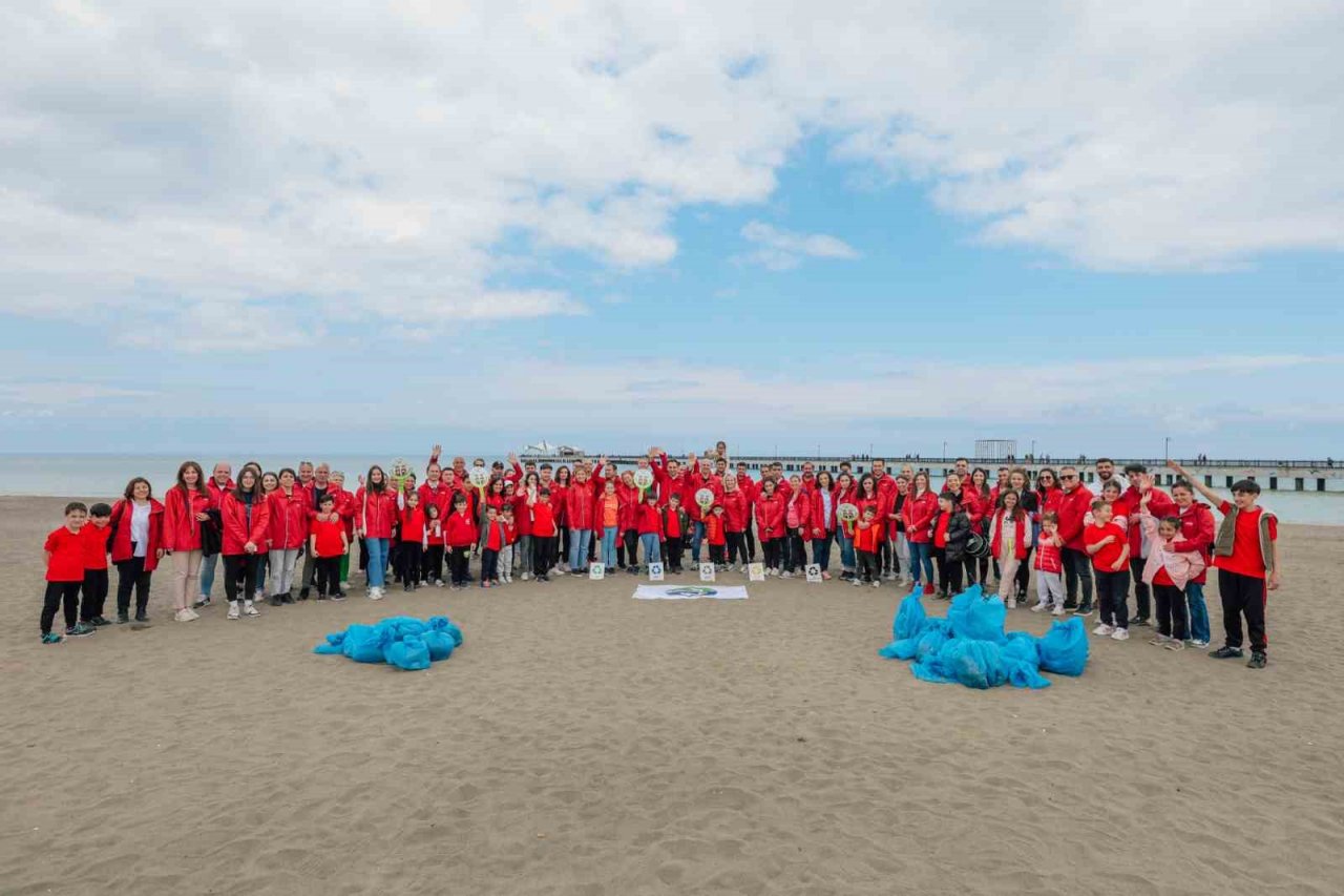 Aras Kargo 100. yıl anısına Samsun kıyılarını temizledi