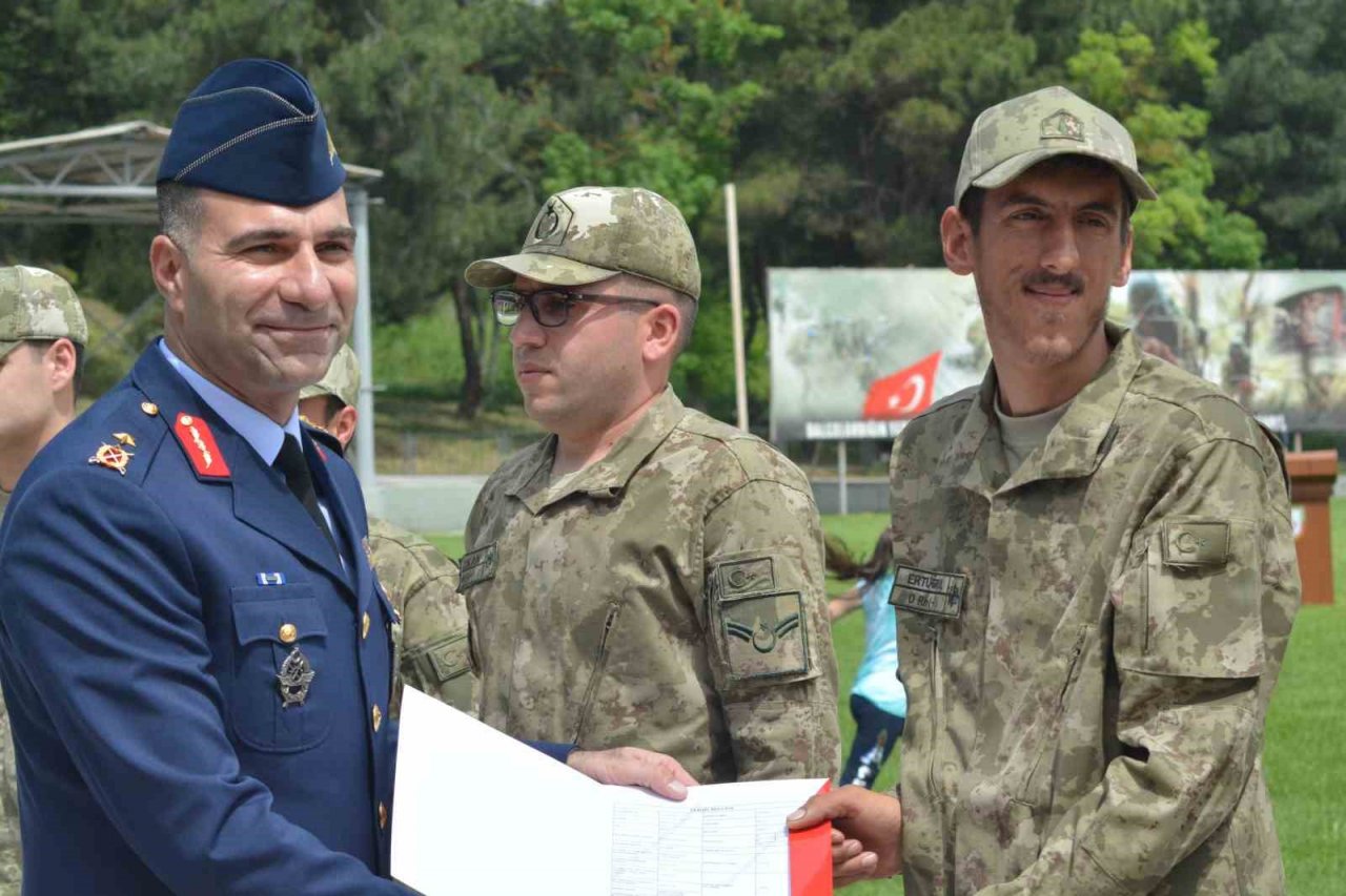 Çakı gibi asker oldular