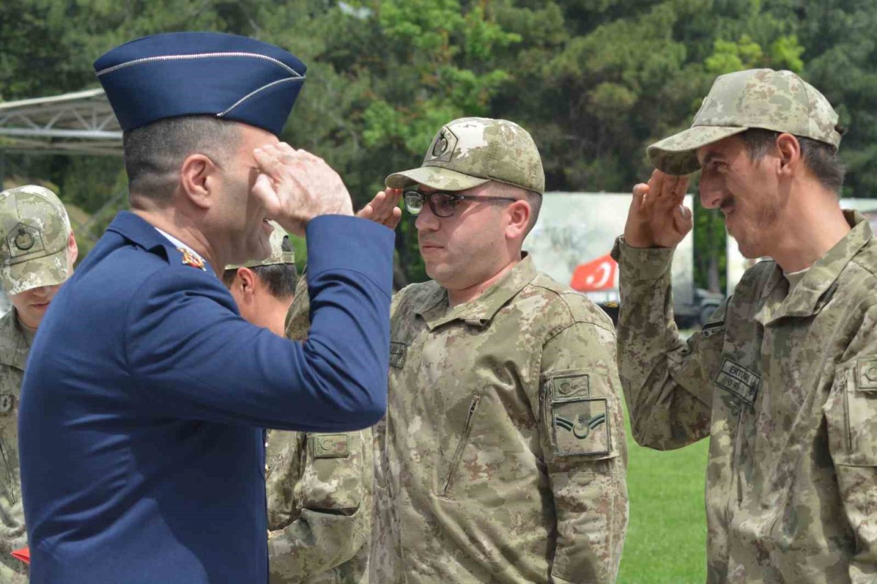 Çakı gibi asker oldular