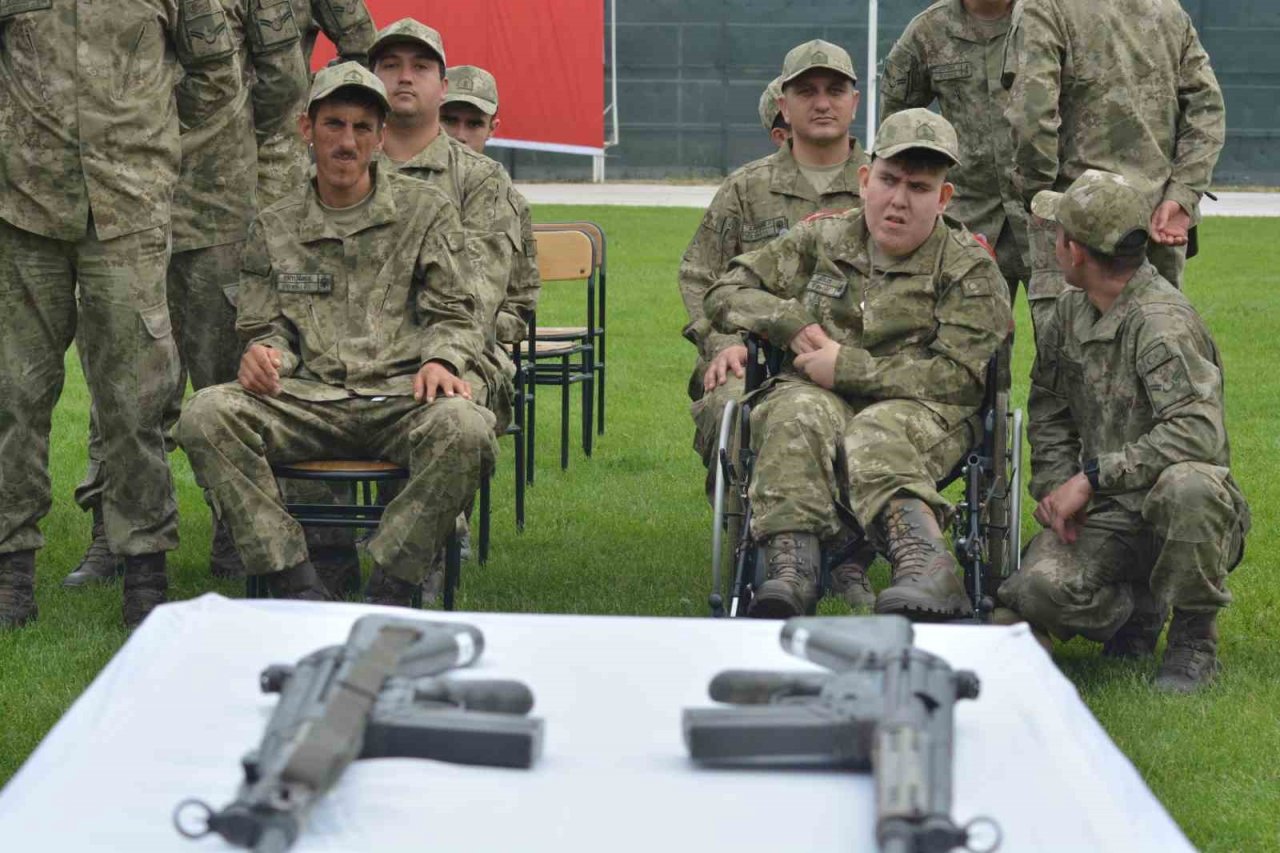 Çakı gibi asker oldular