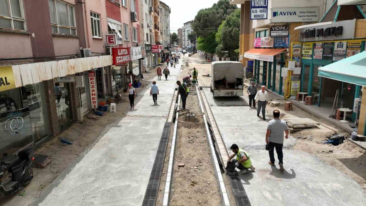 Ali Çetinkaya Caddesi yayalaştırma projesi devam ediyor