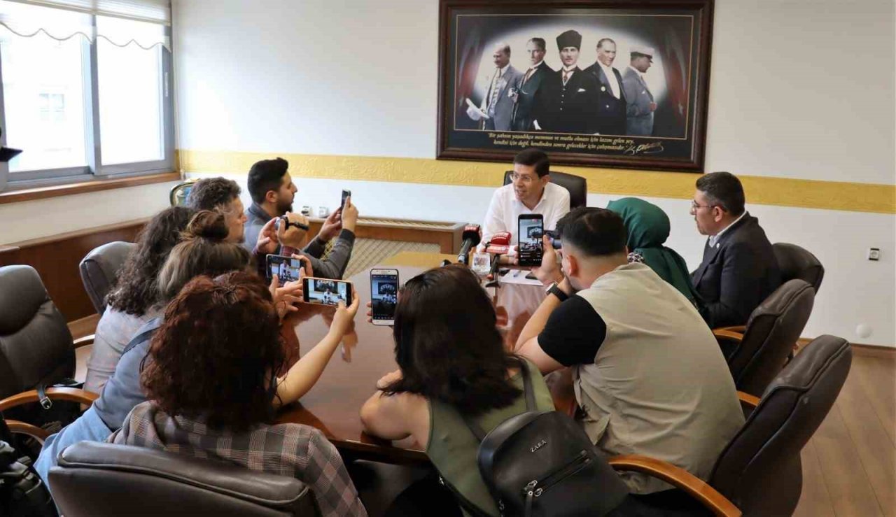 Başkan Özcan, depremzedeler için yapılan paylaşımları sert şekilde eleştirdi