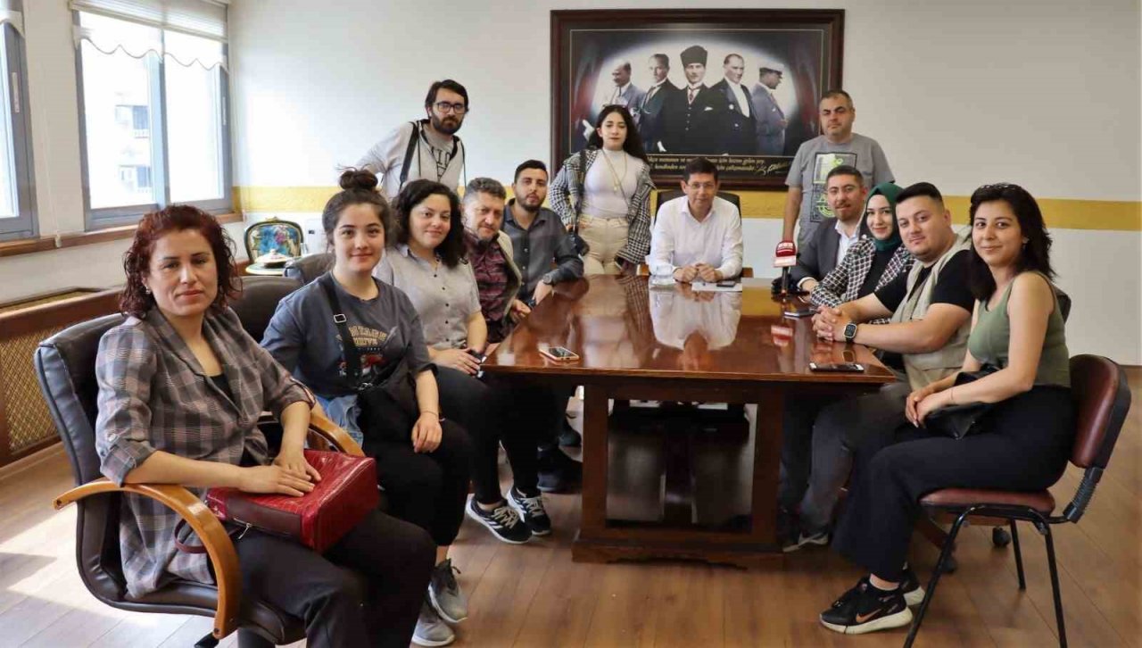 Başkan Özcan, depremzedeler için yapılan paylaşımları sert şekilde eleştirdi