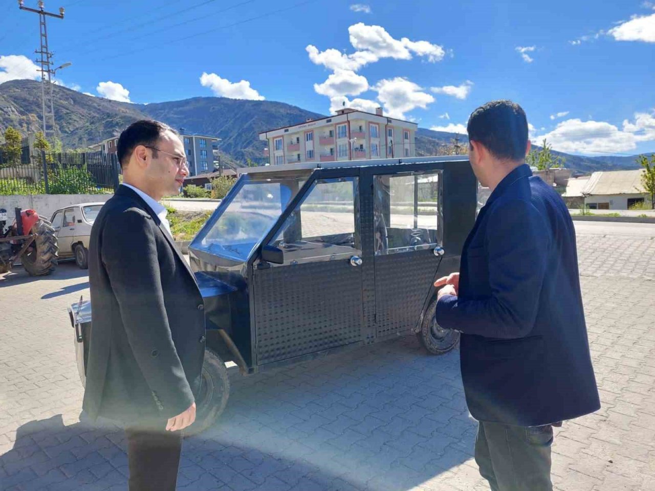 Bekçi, güneş enerjisiyle çalışan araç tasarladı