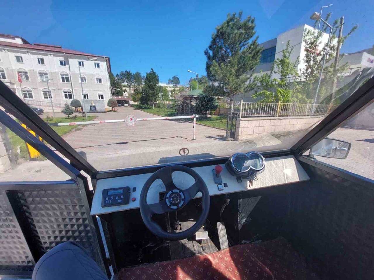 Bekçi, güneş enerjisiyle çalışan araç tasarladı