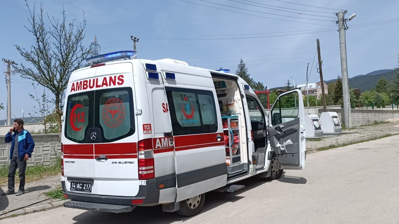 Tamirat için çıktığı direkle beraber yere düştü