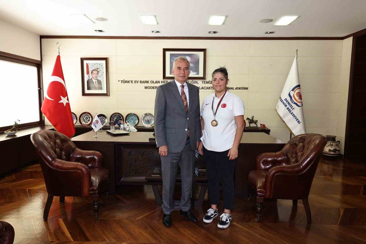 İşitme engelli sporcular Başkan Zolan’la buluştu