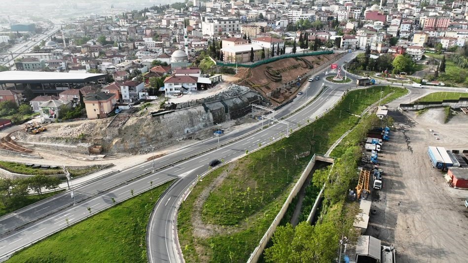 Dilovası doğu girişine dekoratif yapay şelale