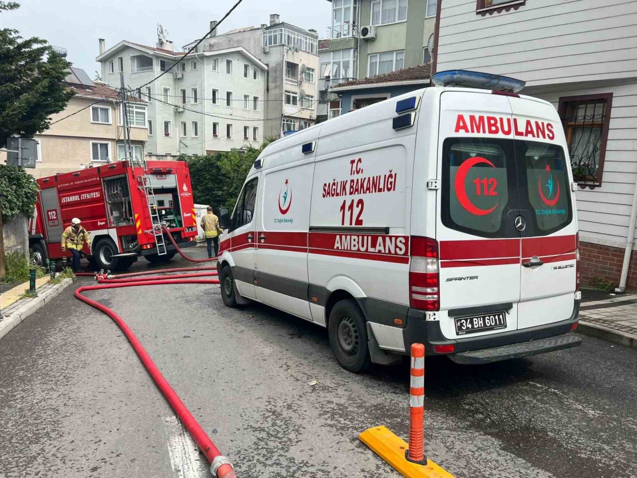 Beykoz’da ahşap bina yanarak kül oldu