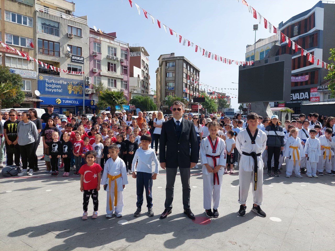 Burhaniye’de Gençlik Haftası başladı