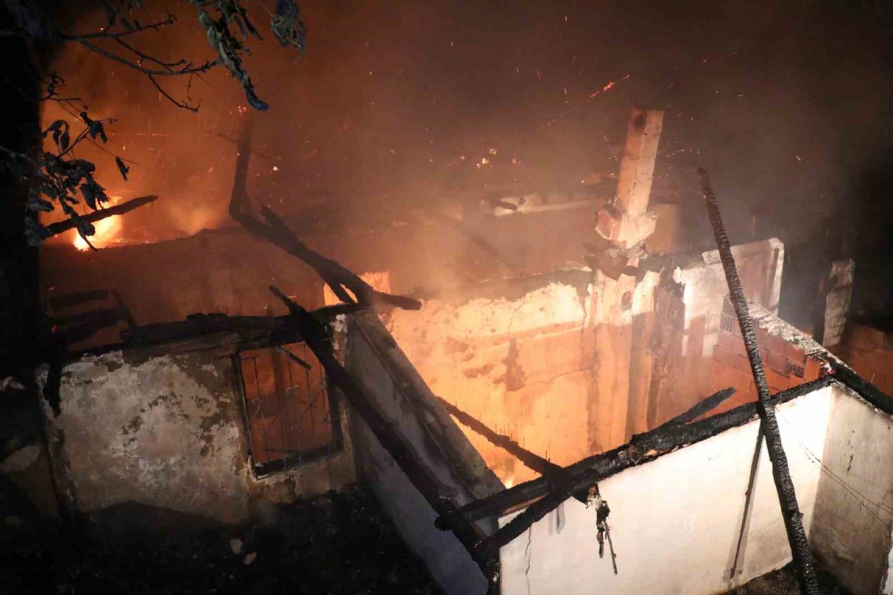 Amasya’da köy evinde korkutan yangın