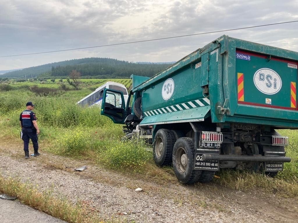 Manisa’da zincirleme kaza: 12 yaralı