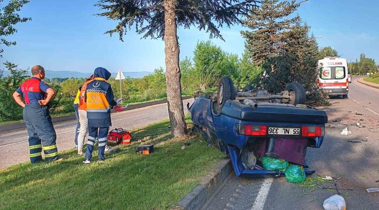 Ağaçlara çarpan otomobil takla atarak durabildi, sürücüsü burnu bile kanamadan kurtuldu