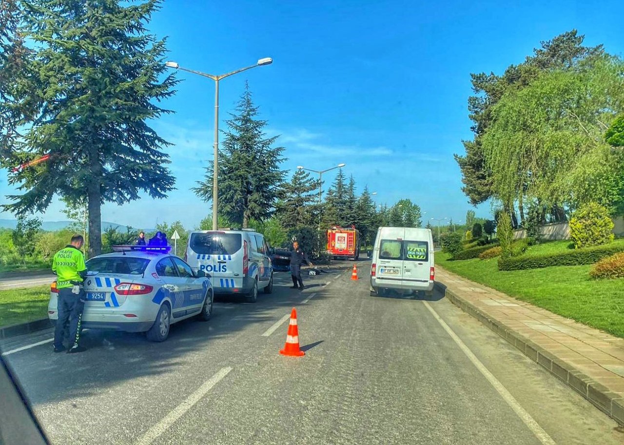 Ağaçlara çarpan otomobil takla atarak durabildi, sürücüsü burnu bile kanamadan kurtuldu