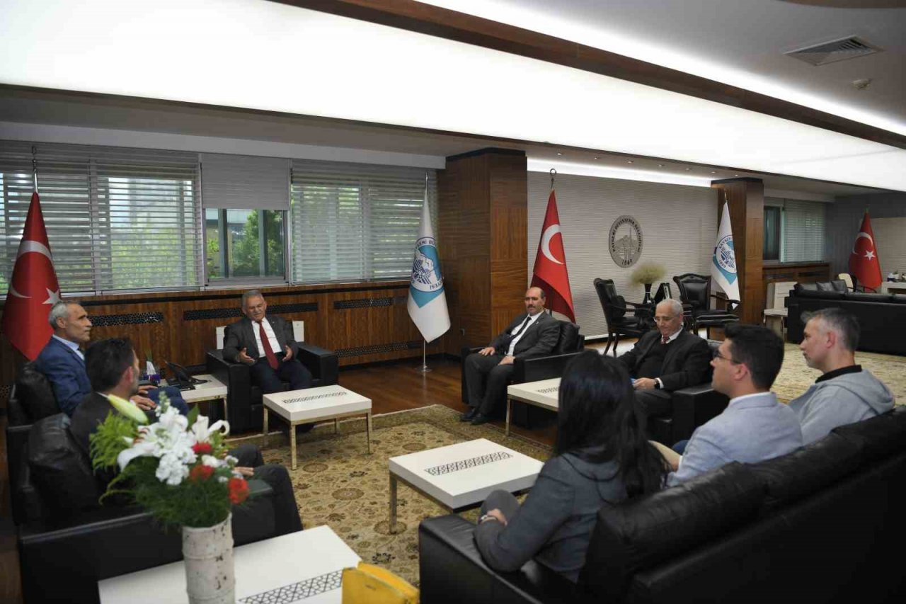 Muhtarlardan Başkan Büyükkılıç’a ücretsiz kombi teşekkürü