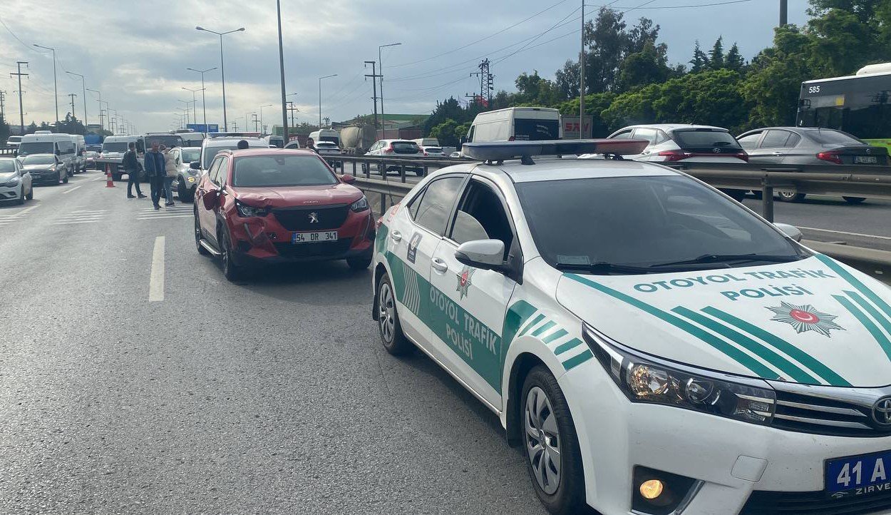 Duran tır zincirleme kazaya sebep oldu