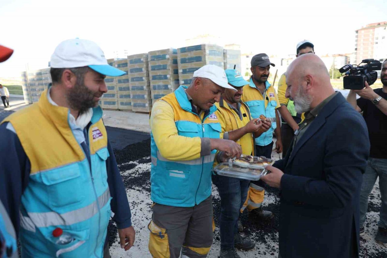 Kocasinan’da sezonun ilk asfaltı döküldü