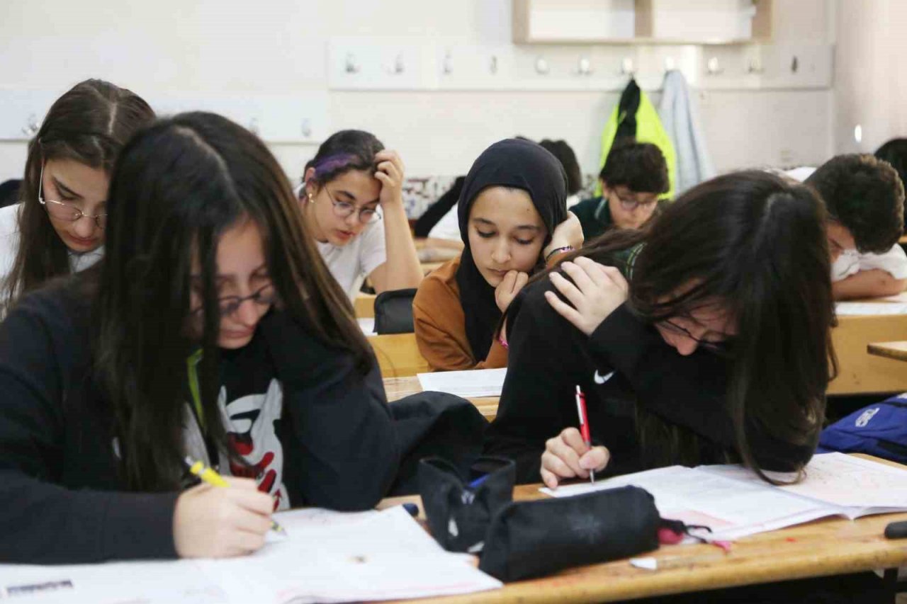 Meram’daki öğrenciler MEGA sınavda
