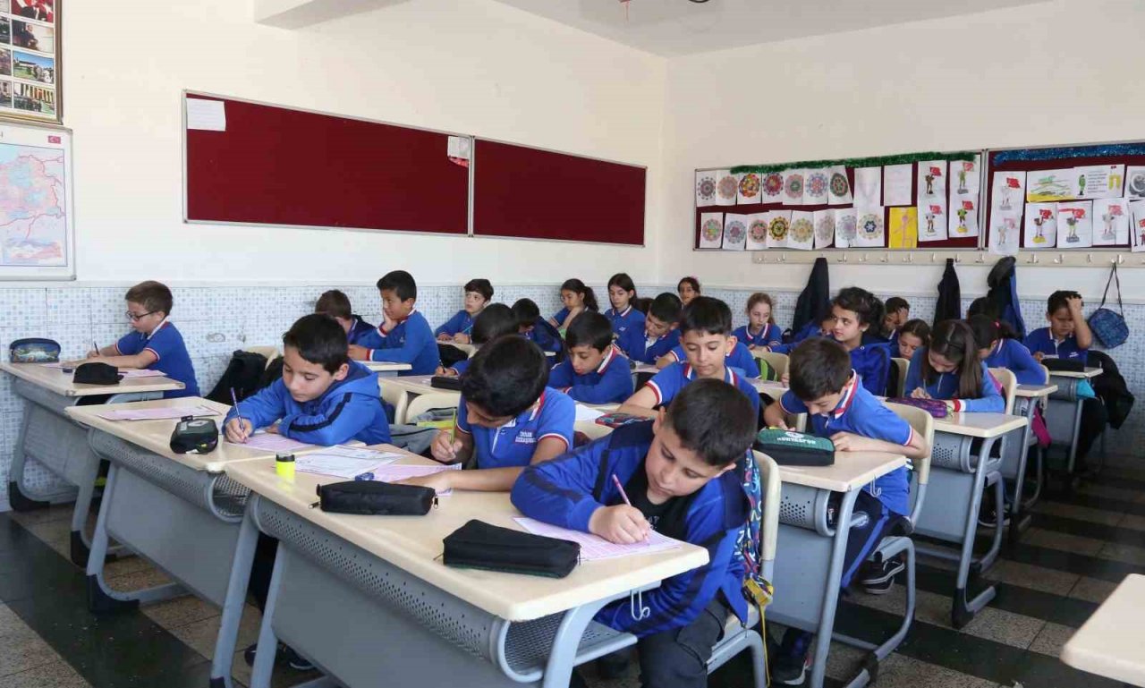 Meram’daki öğrenciler MEGA sınavda