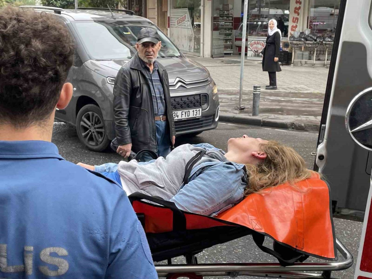 İşyerinin yandığını gören kadın sinir krizi geçirdi