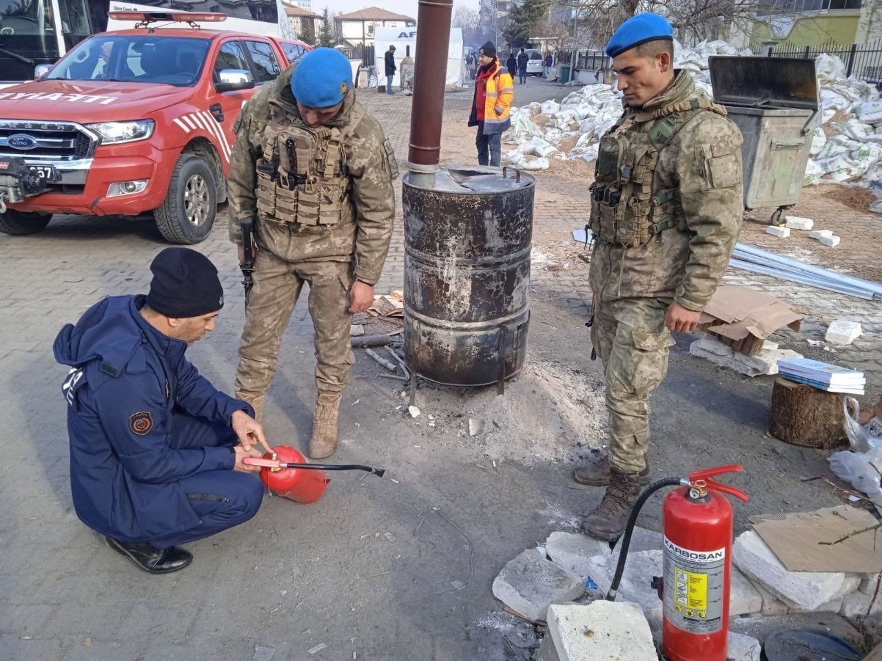 İtfaiyeden çadır ve konteyner yangını uyarısı