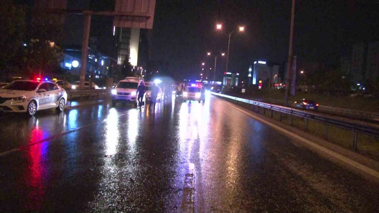 Maltepe’de 12 aracın karıştığı zincirleme kaza: 3 yaralı