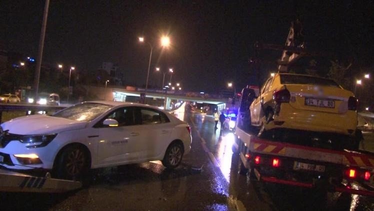 Maltepe’de 12 aracın karıştığı zincirleme kaza: 3 yaralı