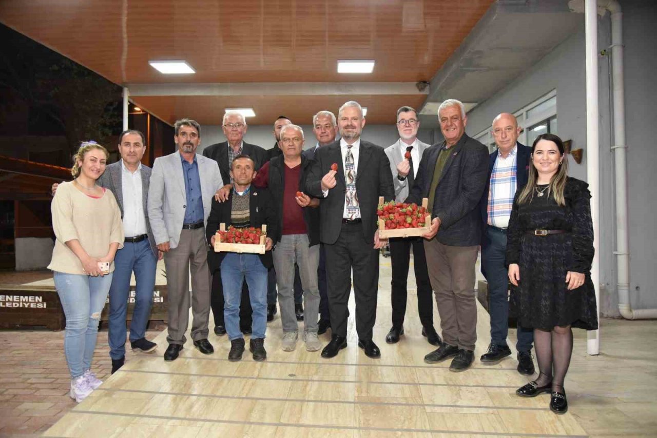 Menemen’de çilek kokulu günler başlıyor
