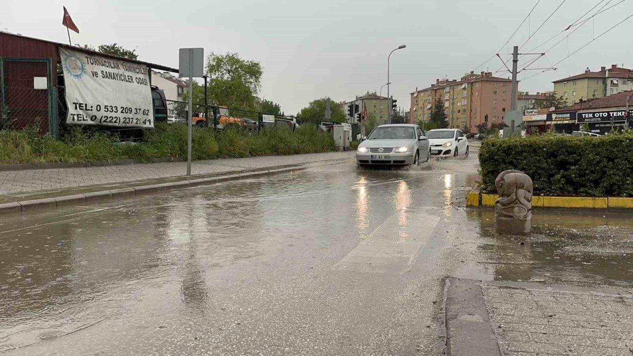 Eskişehir’de gök gürültülü sağanak yağmur