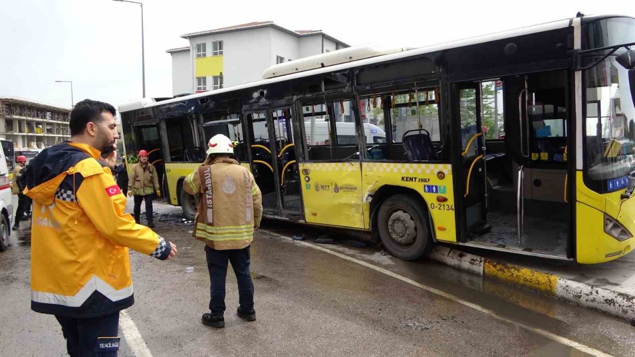Pendik’te İETT otobüsüyle tır çarpıştı: 5 yaralı