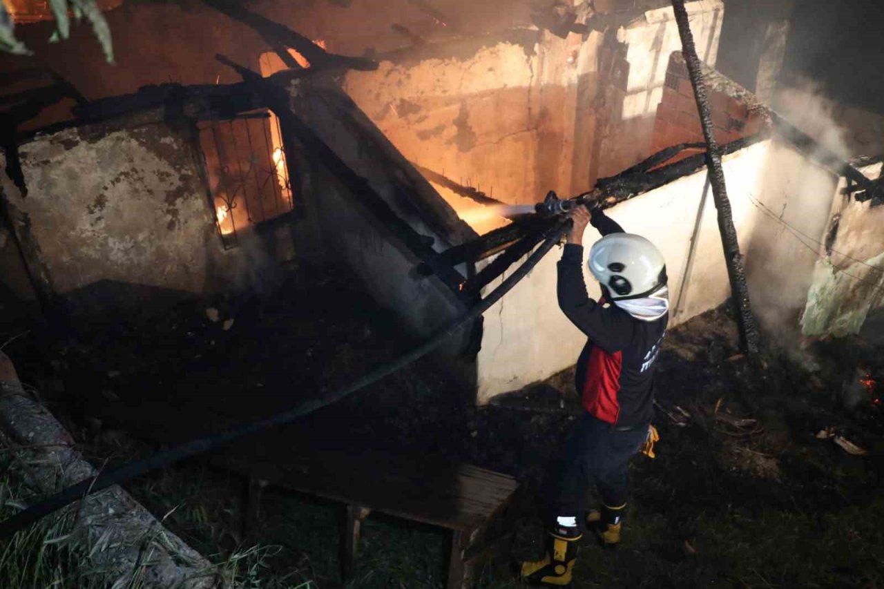 Amasya’da köy evinde korkutan yangın