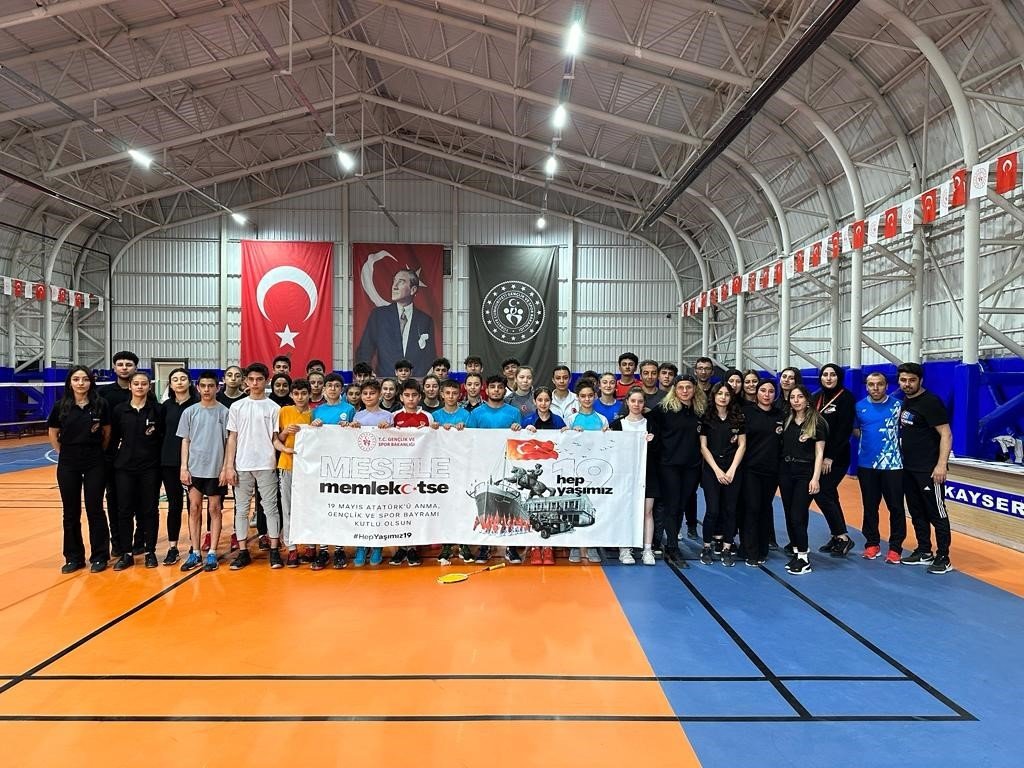 Kayseri’de Badminton İl Birinciliği düzenlendi